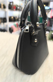 کیف دخترونه دستی ودوشی جنس چرم صنعتی با کیفیت رنگ مشکی