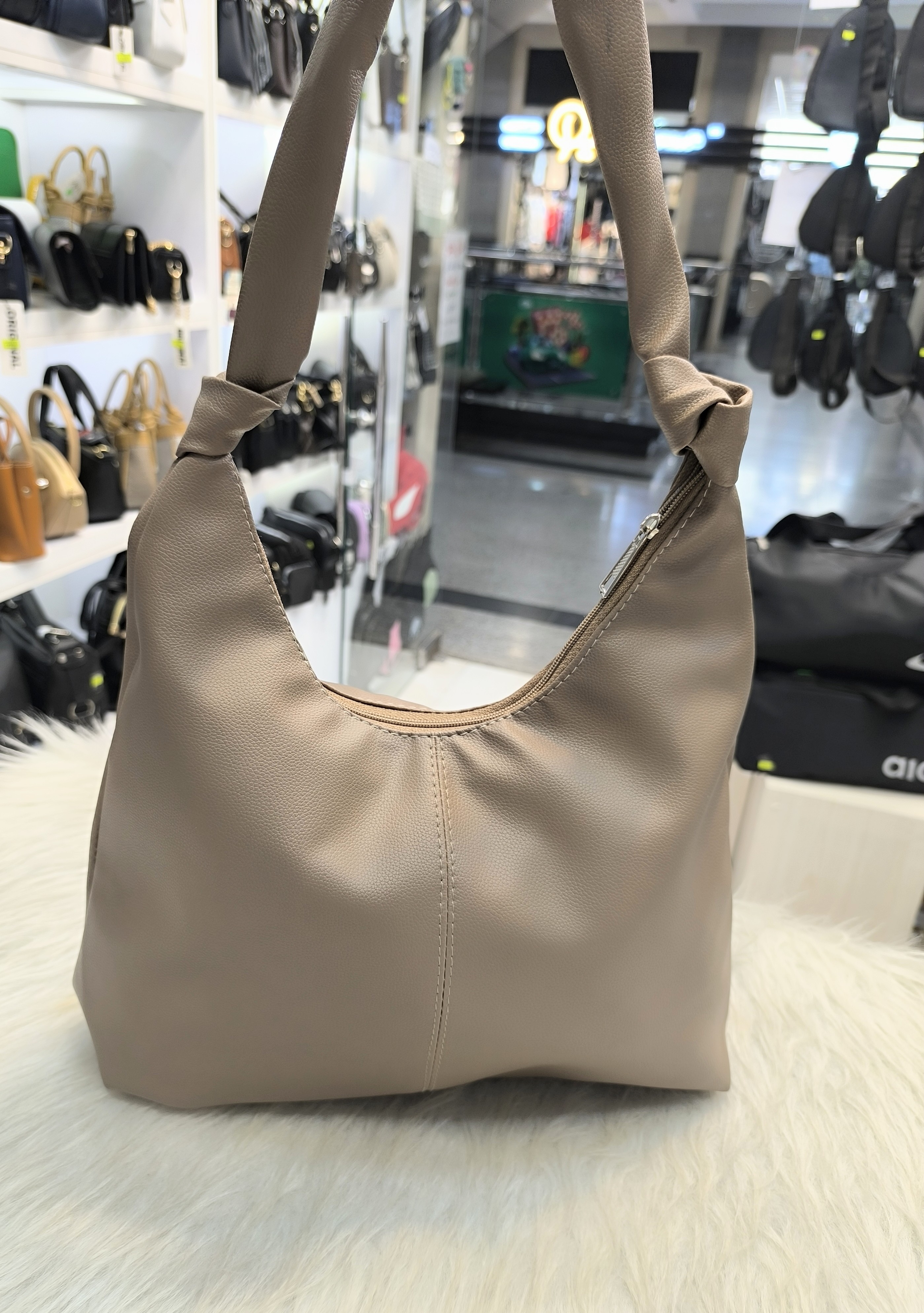 کیف دانشجویی مدل چرم شل دسته گره جنس چرم صنعتی با کیفیت رنگ نسکافه ای